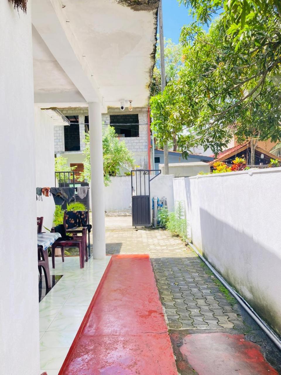 Hotel Sea Side Bay House Weligama Exterior foto